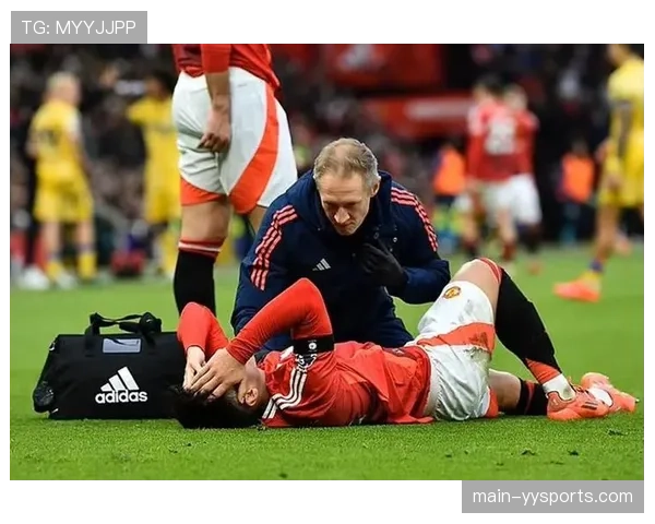 曼联因中卫伤病潮被迫启用年轻组合 防守结构稳定性骤减